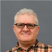 Profesor de Matemáticas de ESO y Bachillerato, con más de veinte años de experiencia, ofrece clases particulares.